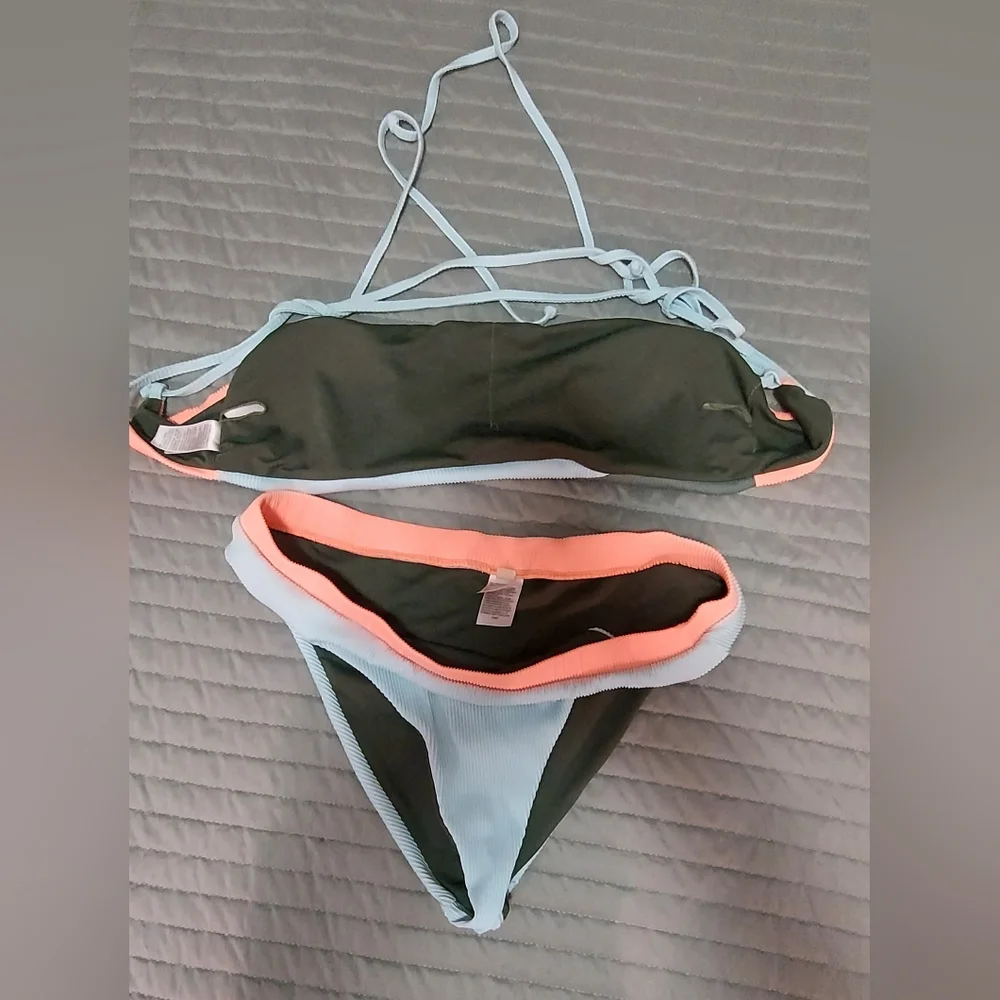 Colorblock Bikini Set - Picture 2 of 3